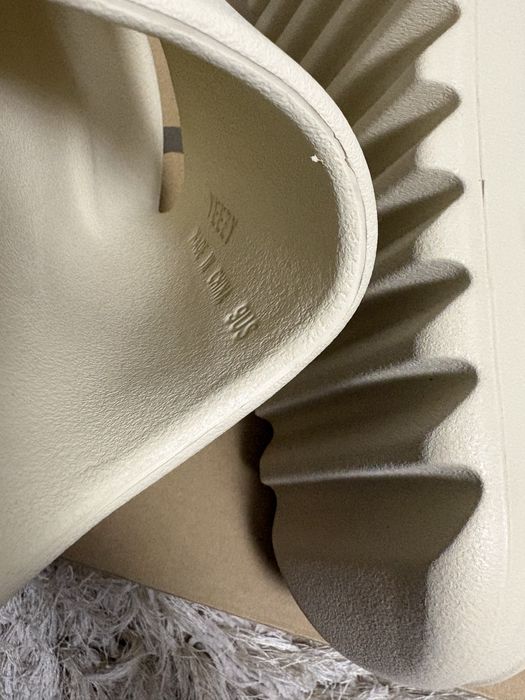 Yeezy Slides “Bone”