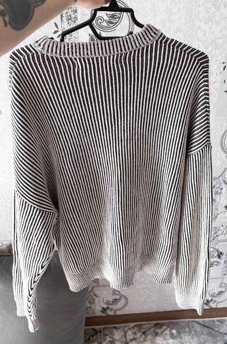 Свитер Bershka |  Размер М | новый