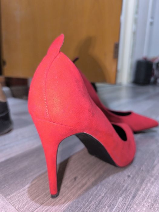 Обувки на висок ток