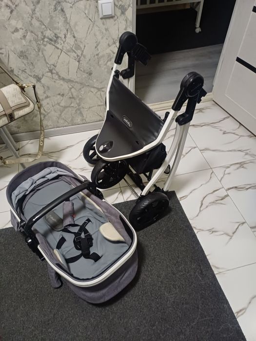 Продаётся фирменный коляска Seebaby korito