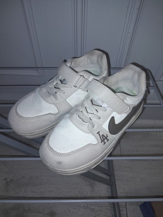 Отдам кросовки Найк Nike 34 размер для всех мальчика и девочки