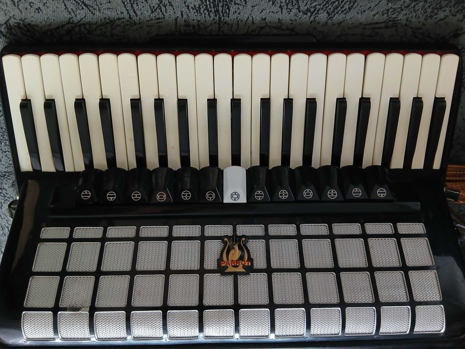 Акордеон Parrot 120 bass