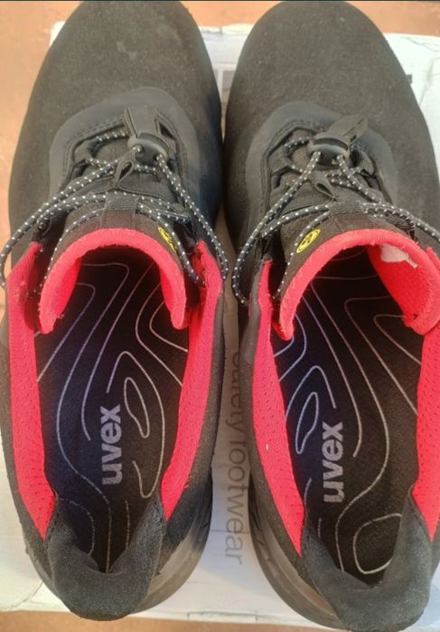 Bocanci UVEX cu bombeu metalic 38 și 44