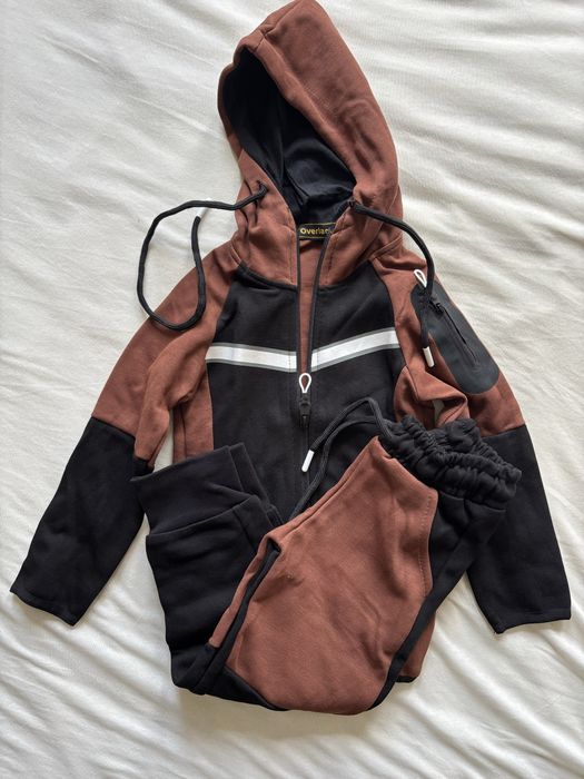 Детски екипи и тениска