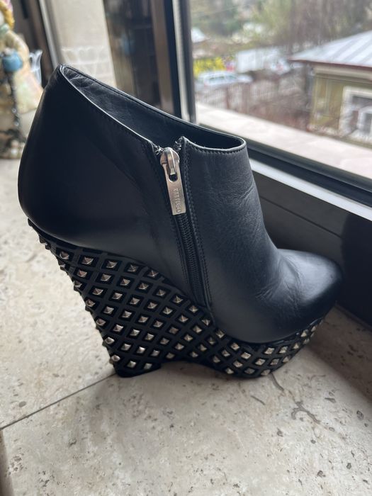 Le Silla ghete - 35 - piele, negru, ca noi