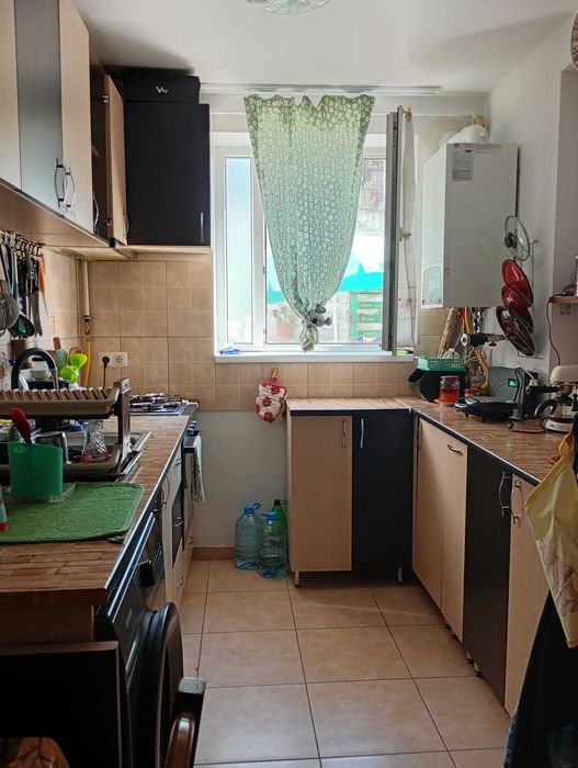 De vânzare apartament cu 3 camere, curte proprie de 110 mp și loc de parcare
