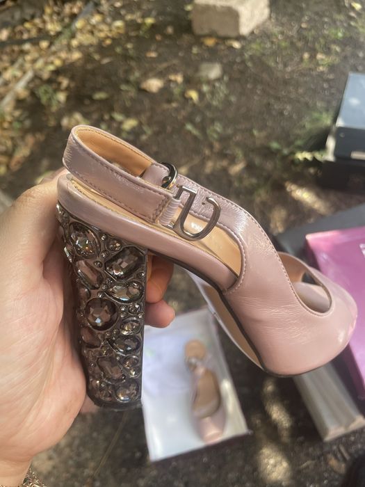 Продам босоножки