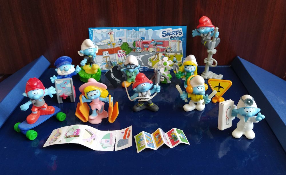 Киндер играчки от серията "Смърфовете в града" от 2018 г.