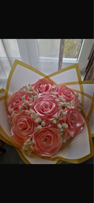 Buchete trandafiri din satin