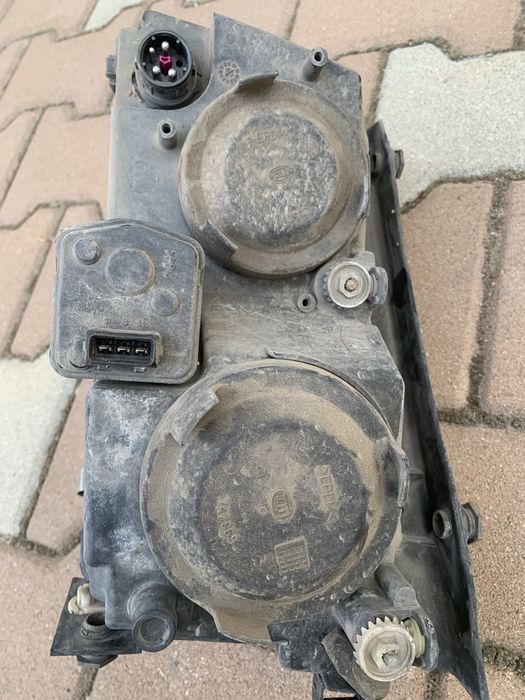 Фар ляв десен пасат 4 passat 4