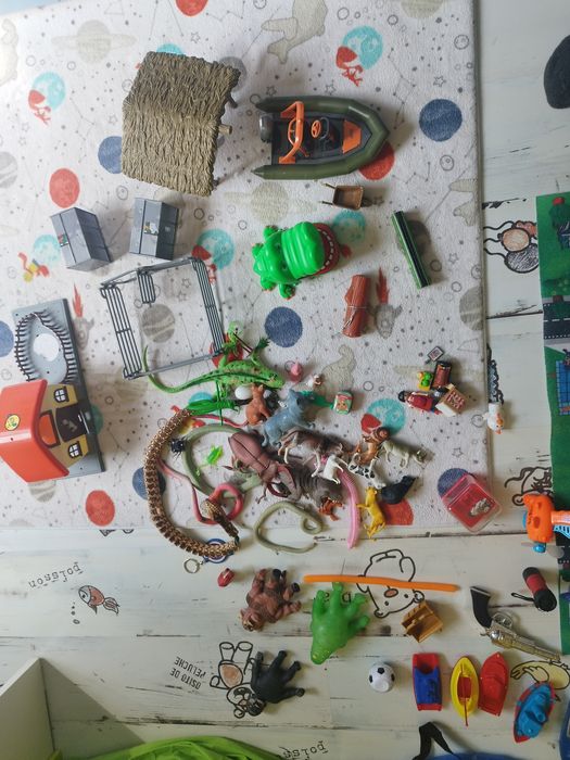 Играчки за деца и изкуствена елха