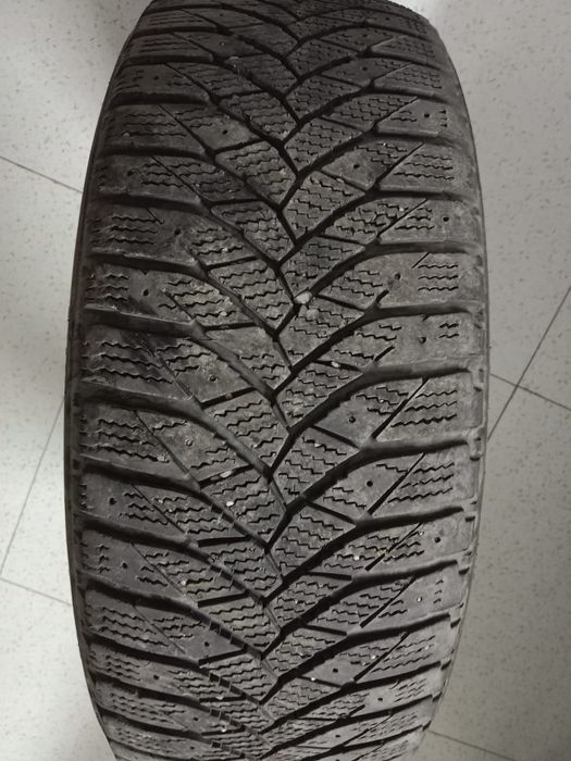 Зимние шины 205/60R16
