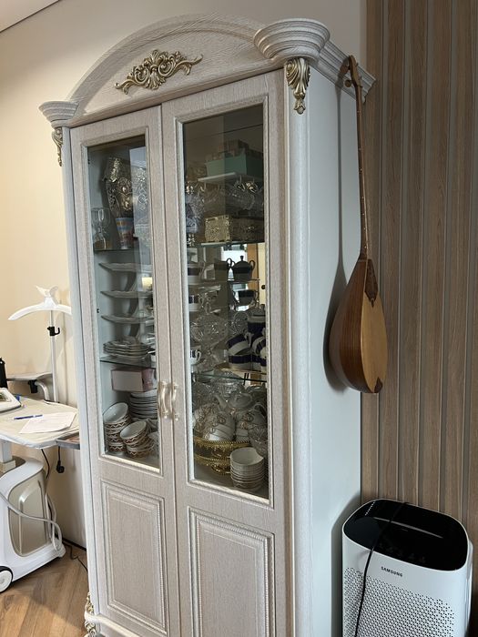 Продам сервант для посуды