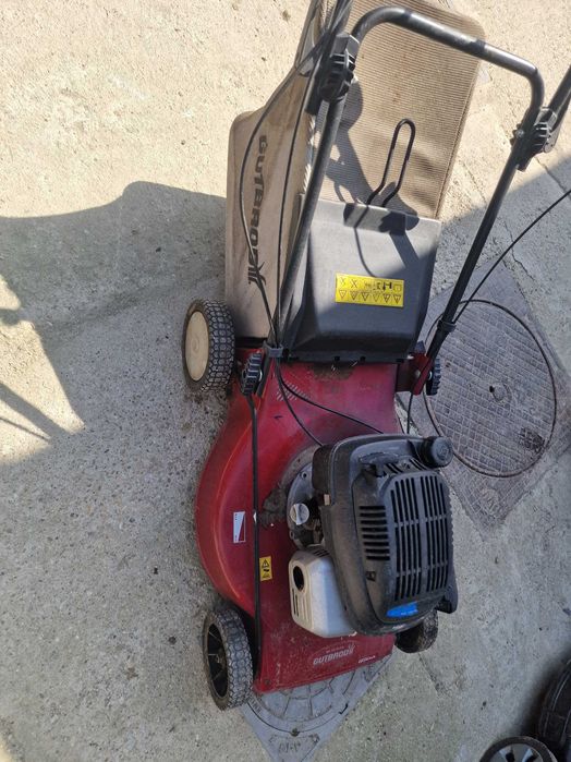 Masina de tuns gazonul pe benzina HONDA 4CP Cu tractiune si SAC