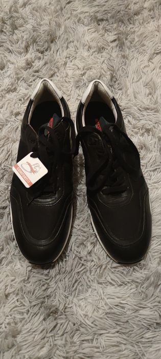 Кожаные кроссовки