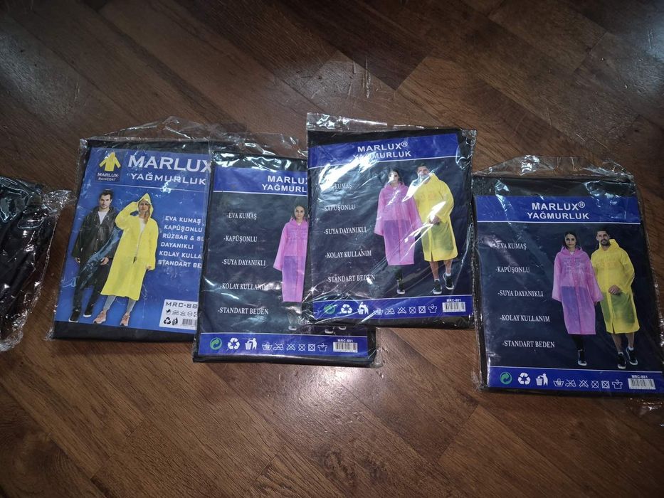 Дъждобрани, черни