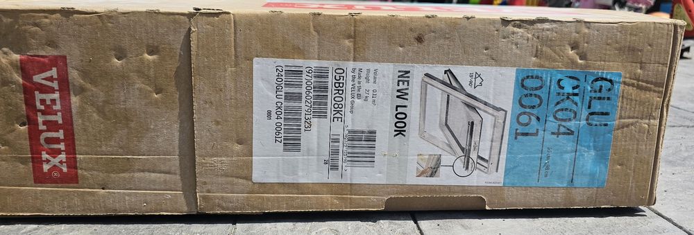 Fereastră + ramă tip Velux noi, sigilate