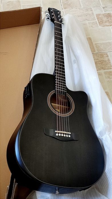 Акустическая гитара с подключением