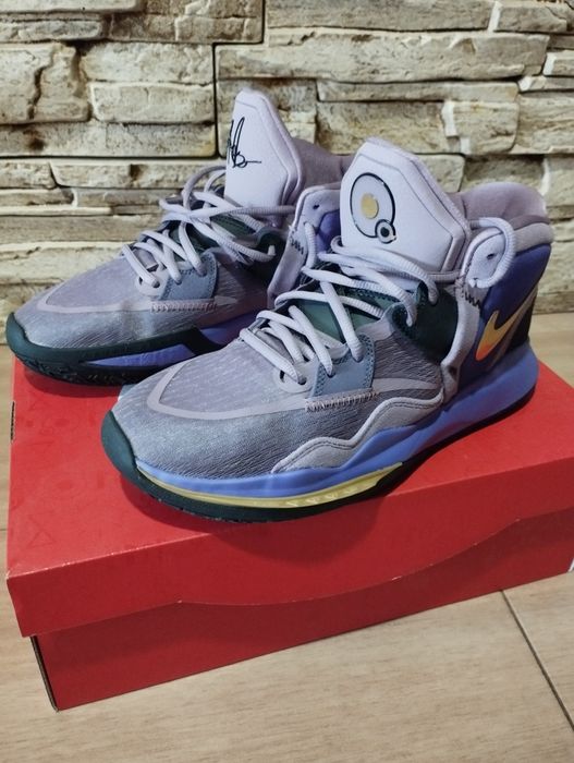 Продавам Nike Kyrie 8