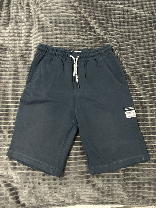 Pantaloni scurti Reserved marime 140