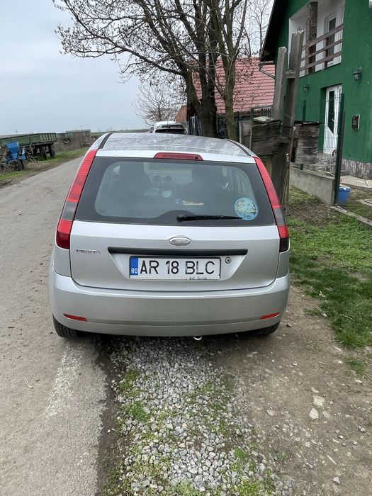 Vând Ford fiesta