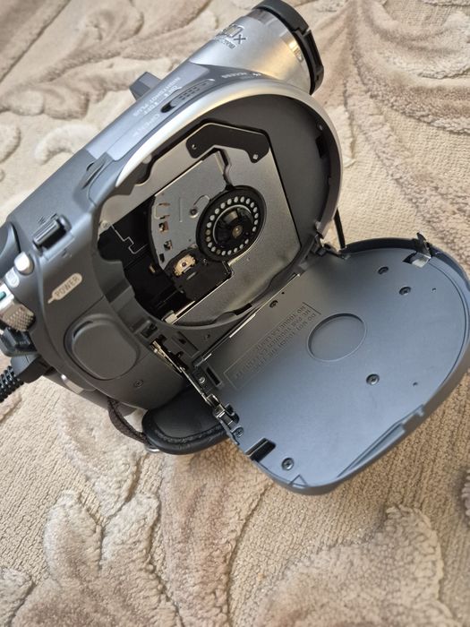 Продаётся мини DVD камера  Sony DCR‑DVD205E