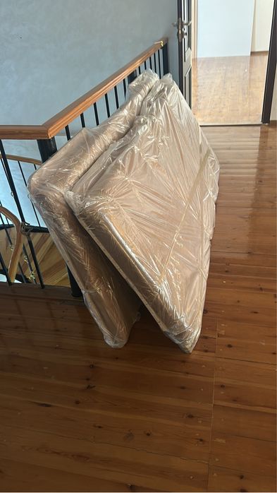 Мебель разная , кровати тумбы , столы и стулья и много всего