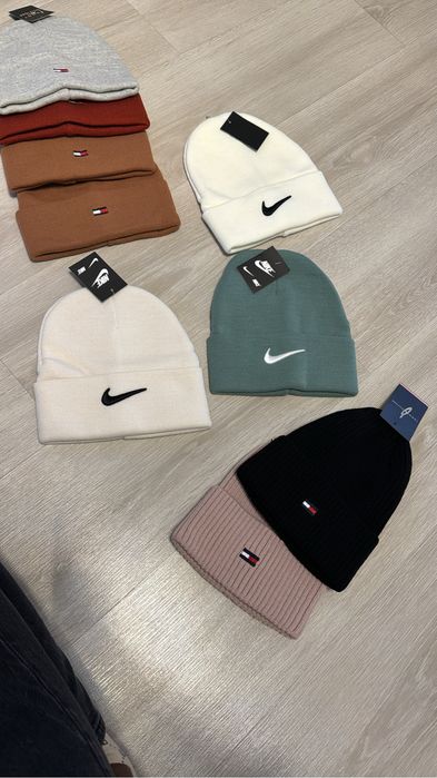 Caciuli de calitate diferite firme