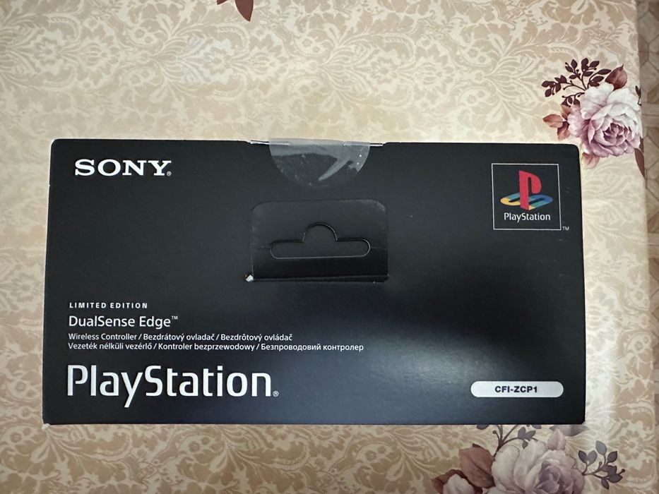 Dualsense Edge limited edition 30th anniversary