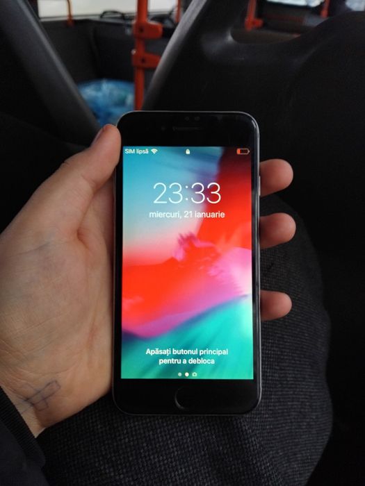 Vand. Iphone 6 cu 100 la suta baterie