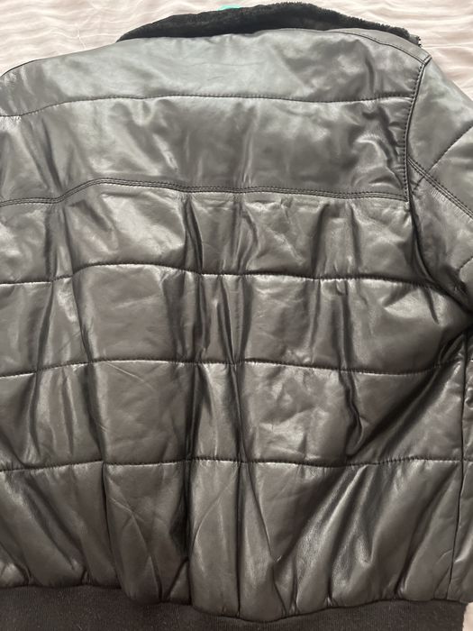 Продам срочно кожаную кутрку Gucci