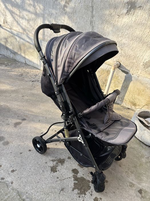 Детская прогулочная коляска