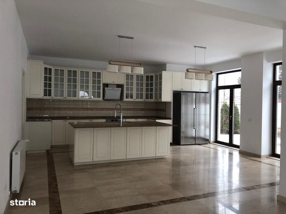 Vila cu 6 camere, finisaje premium, spatii generoase, aproape de Jolie