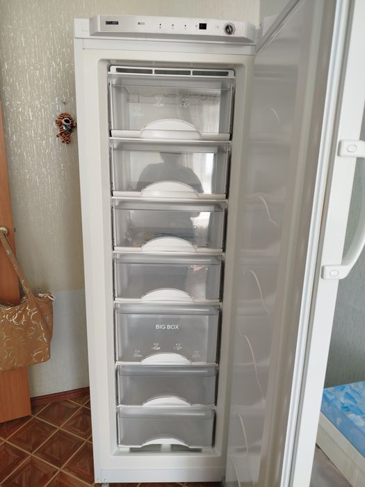 Продам морозильную камеру