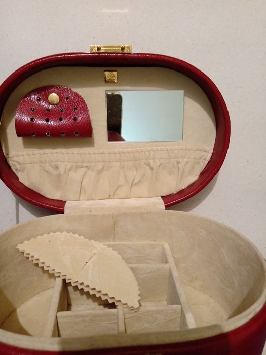 Кутия за бижута или гримове