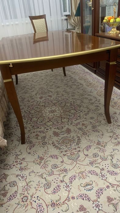 Продается стенка -горка и стол для гостиной