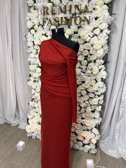 Червена рокля дълга