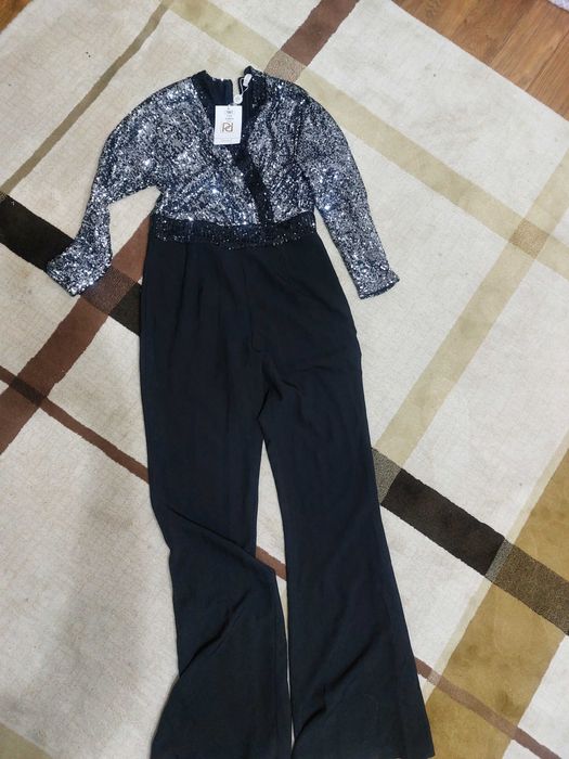 Продается   красивый комбинезон.