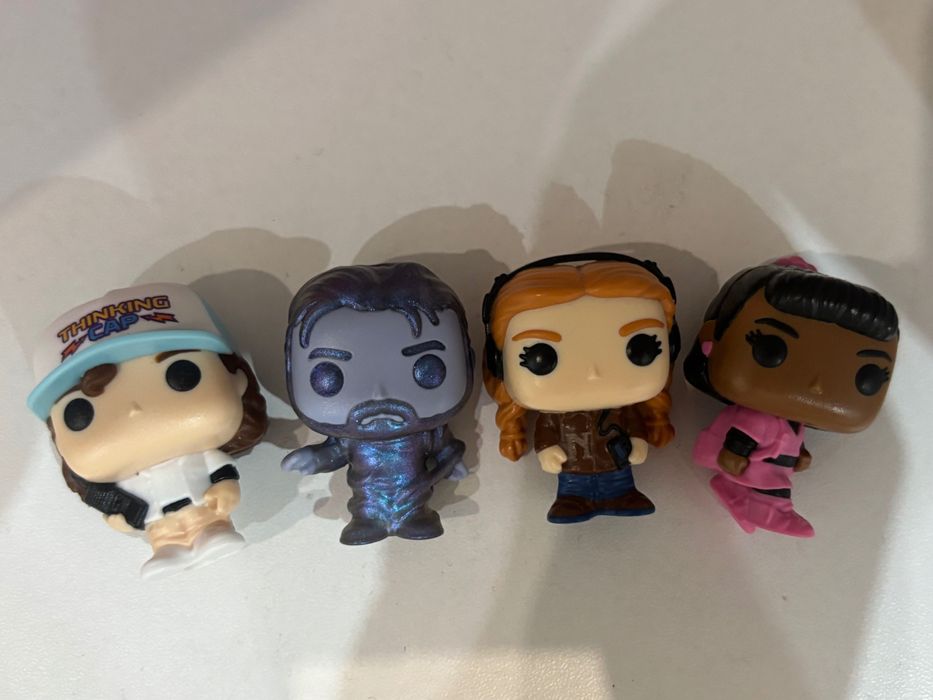 Продаю kinder joy stranger things