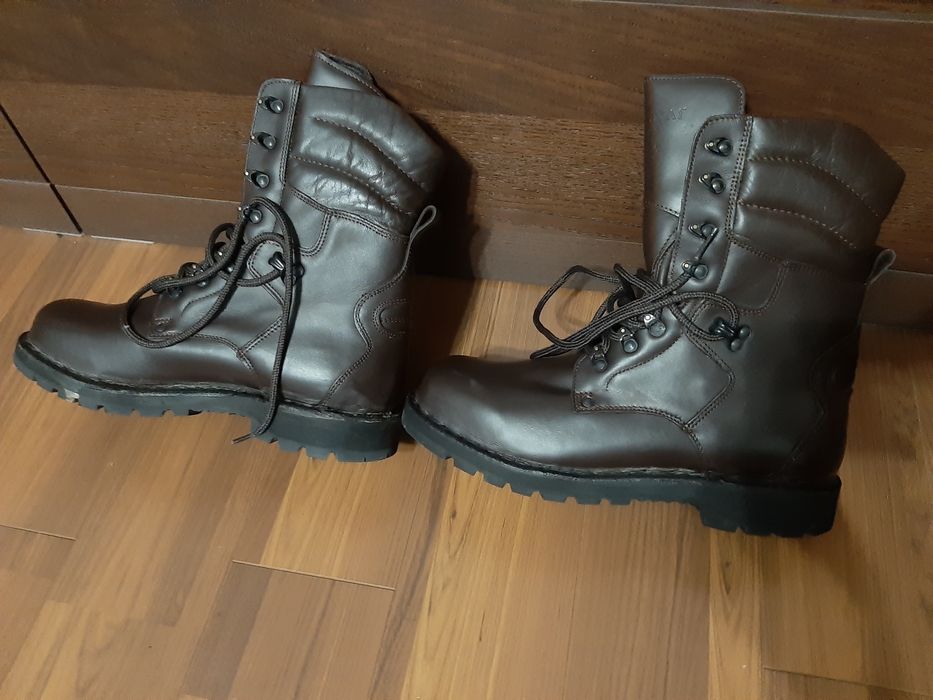 Bocanci militari  negri si maro
