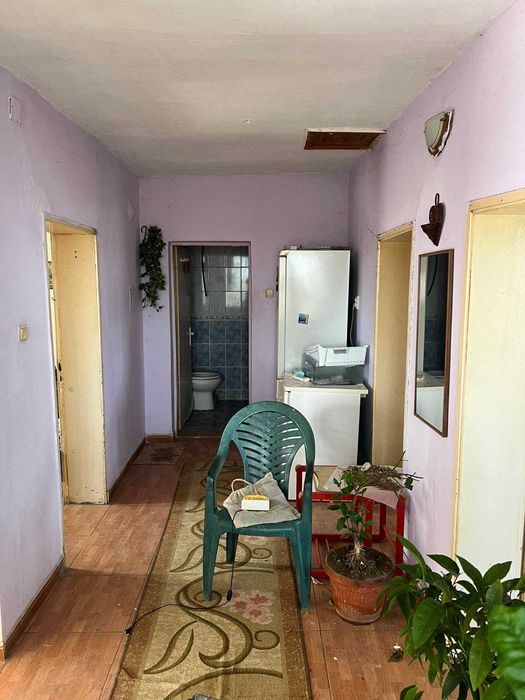 ПРОДАВА СЕ: Голям имот с къща, две допълнителни сгради и 1.7 дка земя в с. Разбойна