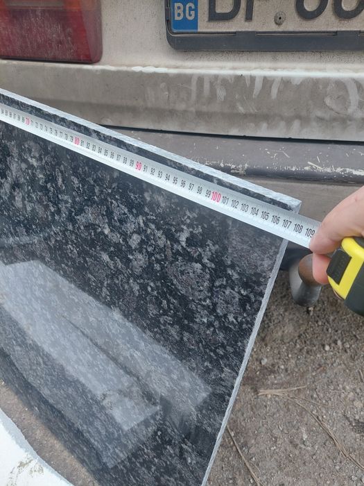 Камък Гранит  две парчета всяко едно от който с размер 107/70.5 см.