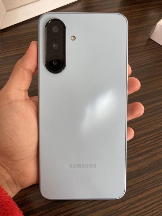 Samsung A17- light blue (150 €)