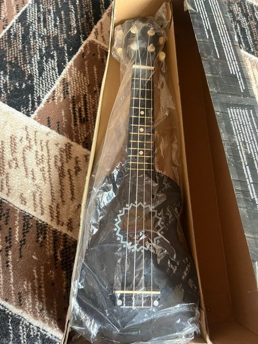 "Укулеле-сопрано 21" в черном цвете