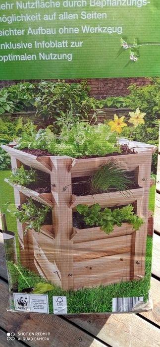 Повдигната дървена леха кашпа