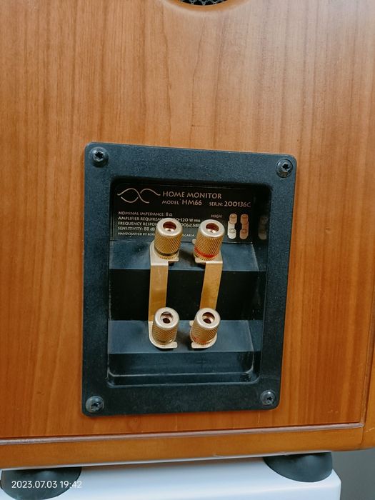 Букшелфи поръчкови