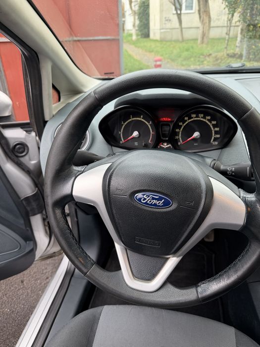 Ford Fiesta 2009, benzina