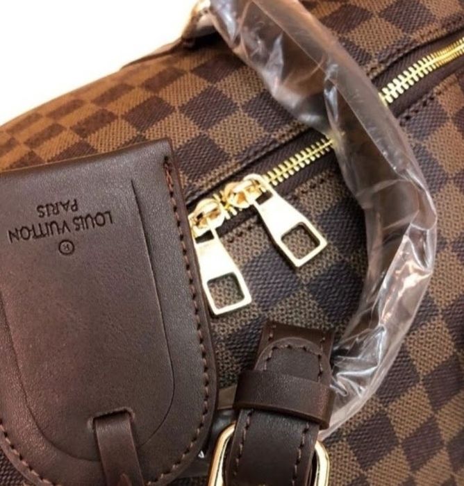 Geanta voiaj, model unisex, feronerie metalica inscriptionata, saculet