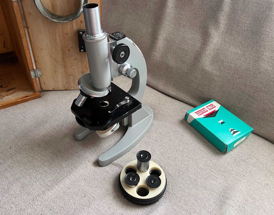 Microscop optic vintage chinezesc XSP-12 cu lame și cutie lemn