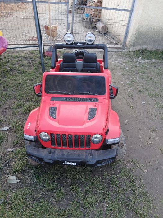 Masinuta electrica jeep